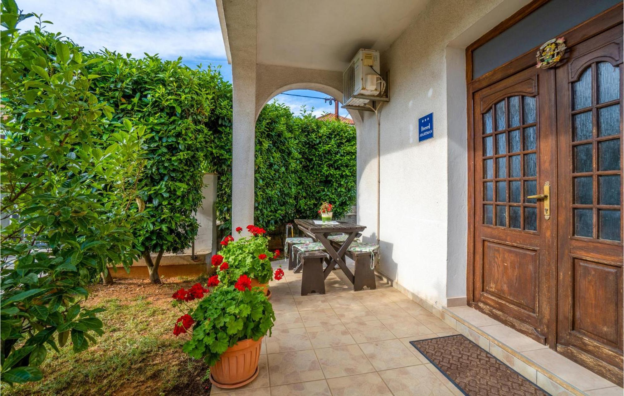 Awesome Apartment In Pula With Wifi 외부 사진